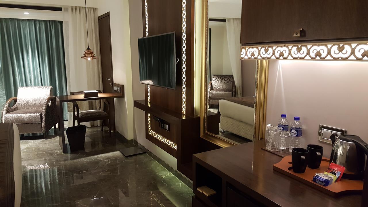 Hotel Peninsula Redpine Βομβάη Εξωτερικό φωτογραφία