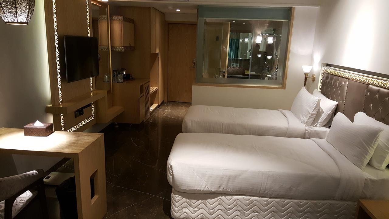 Hotel Peninsula Redpine Βομβάη Εξωτερικό φωτογραφία