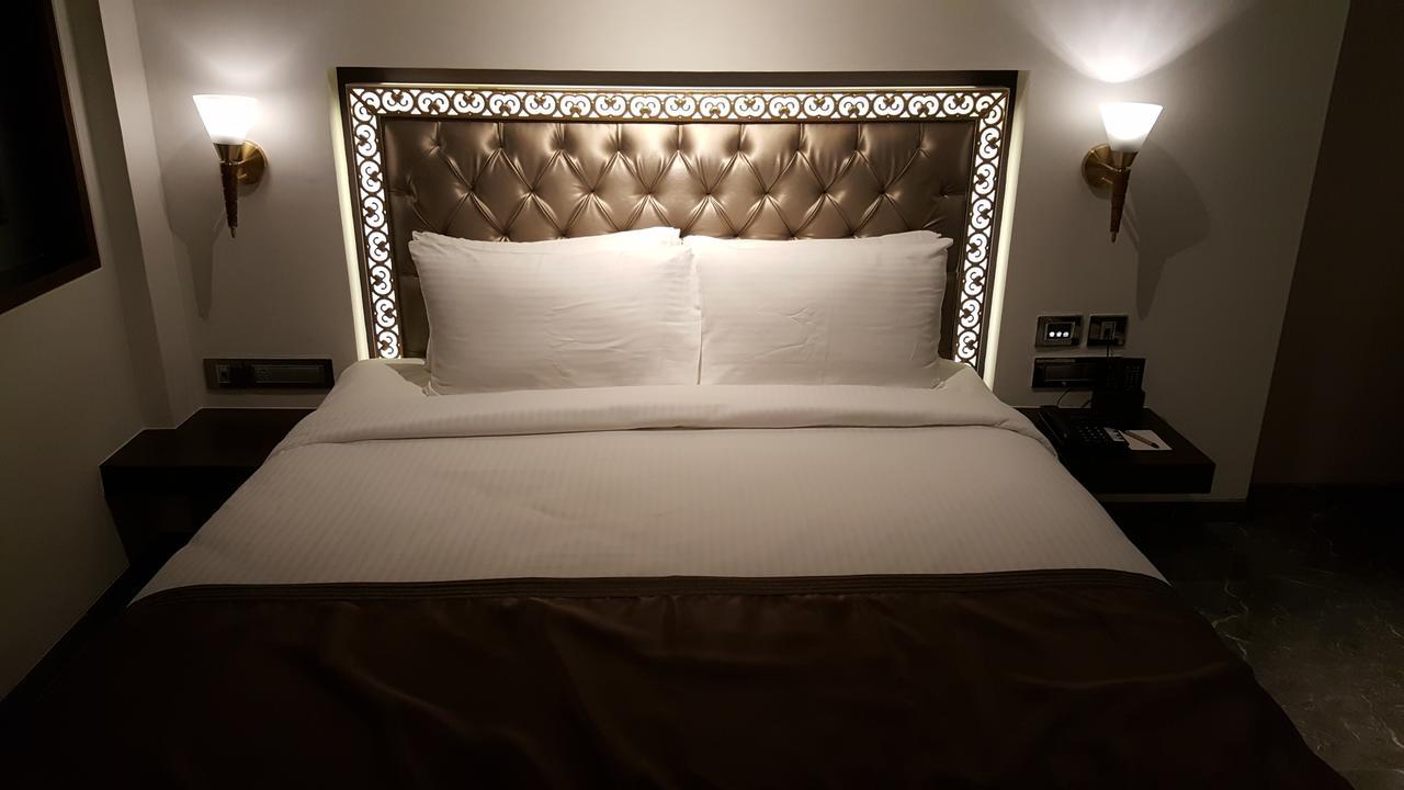 Hotel Peninsula Redpine Βομβάη Εξωτερικό φωτογραφία