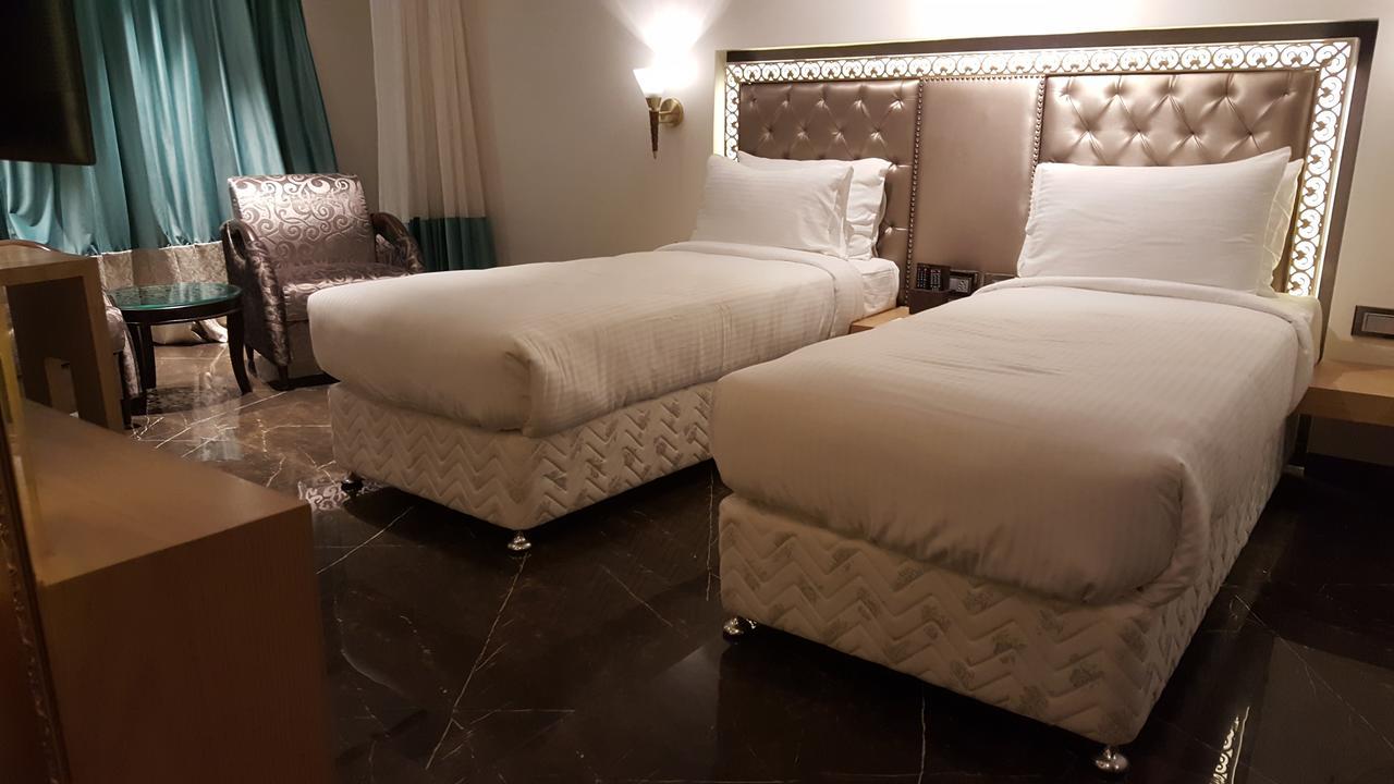 Hotel Peninsula Redpine Βομβάη Εξωτερικό φωτογραφία